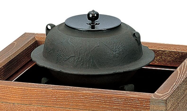 茶道具 置炉釜（おきろがま） 置炉釜 老松紋羽付