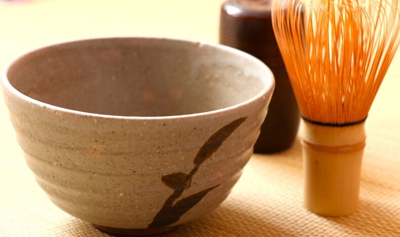 抹茶茶碗と茶筅アイキャッチ画像