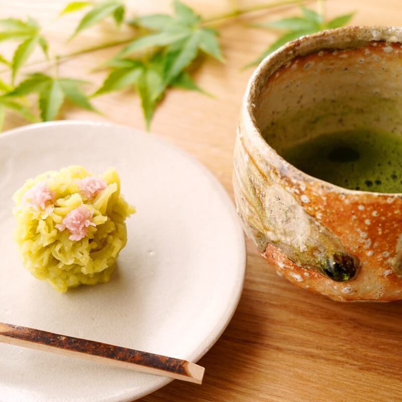 滋賀県草津市の抹茶カフェ千紀園茶房の生菓子と抹茶