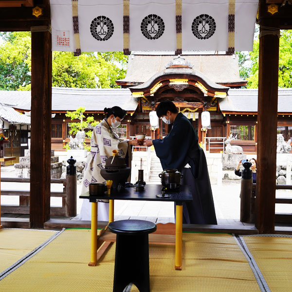 2026年4月26日、立木神社にて千紀園の宇治抹茶「喜寿」を使用したお茶会「藤まつり 春のお茶会」が開催されました