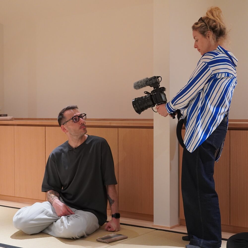 フランスの放送局による取材風景