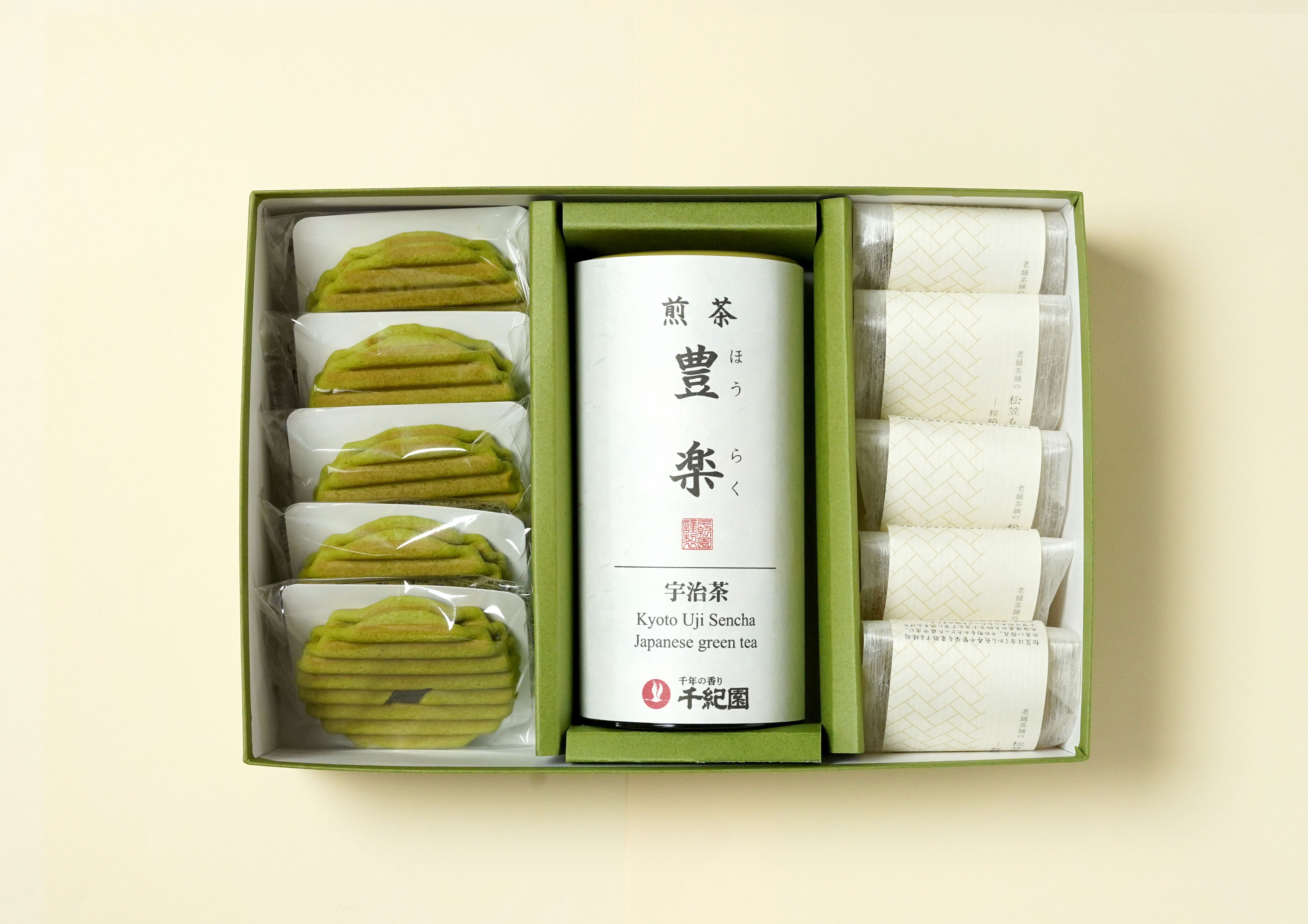 上品な松笠もなかはギフトにも最適